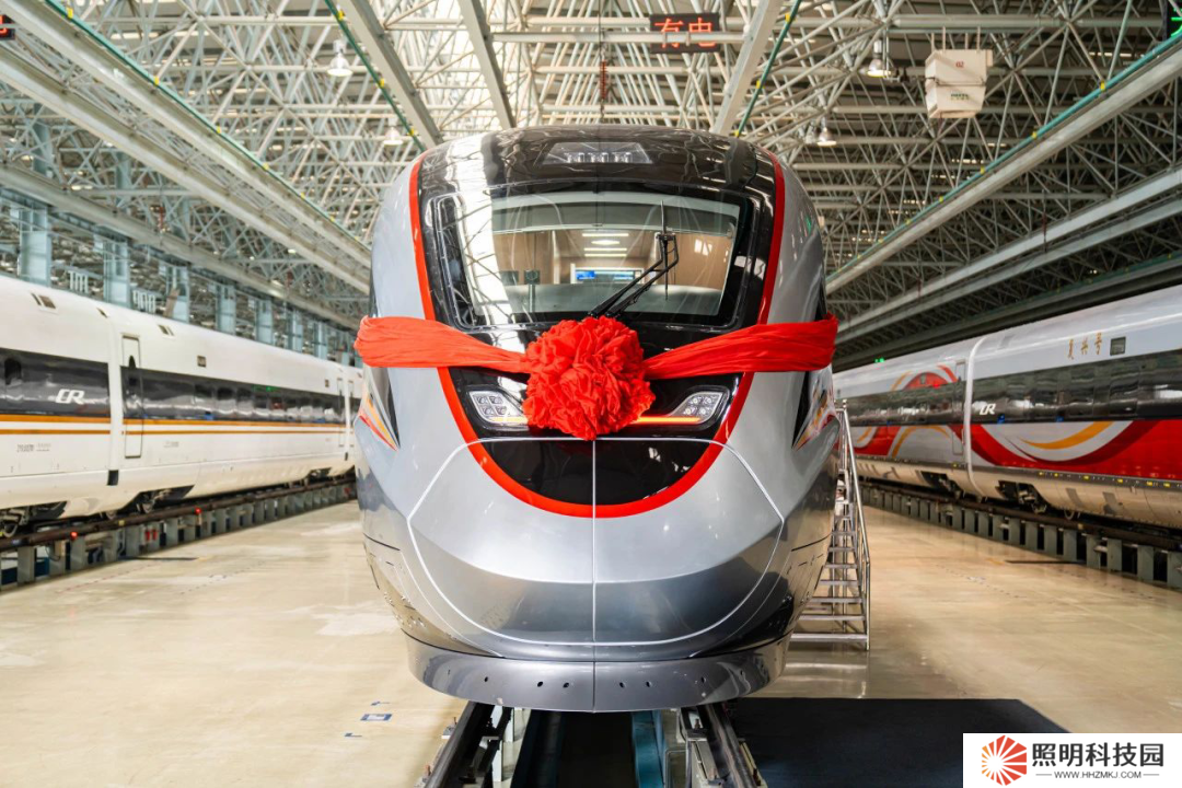 時(shí)速 200 公里、車窗顯示信息，中車長(zhǎng)客國(guó)內(nèi)最新一代智能城際動(dòng)車組下線