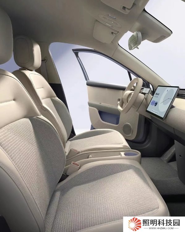 蔚來純電小車螢火蟲內飾細節公布，提供多款磁吸式配件